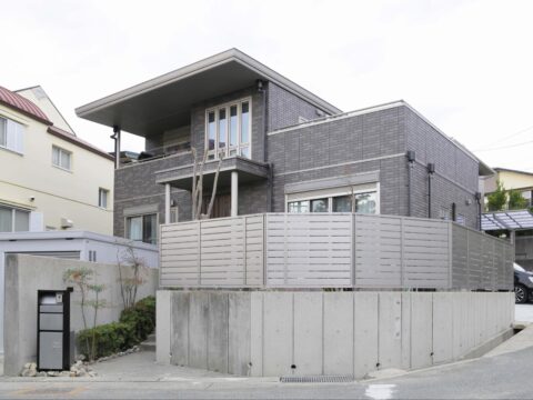 名古屋市緑区の駐車場・カーポート・バイクガレージ・タイルデッキ・機能門柱・フェンスの施工事例