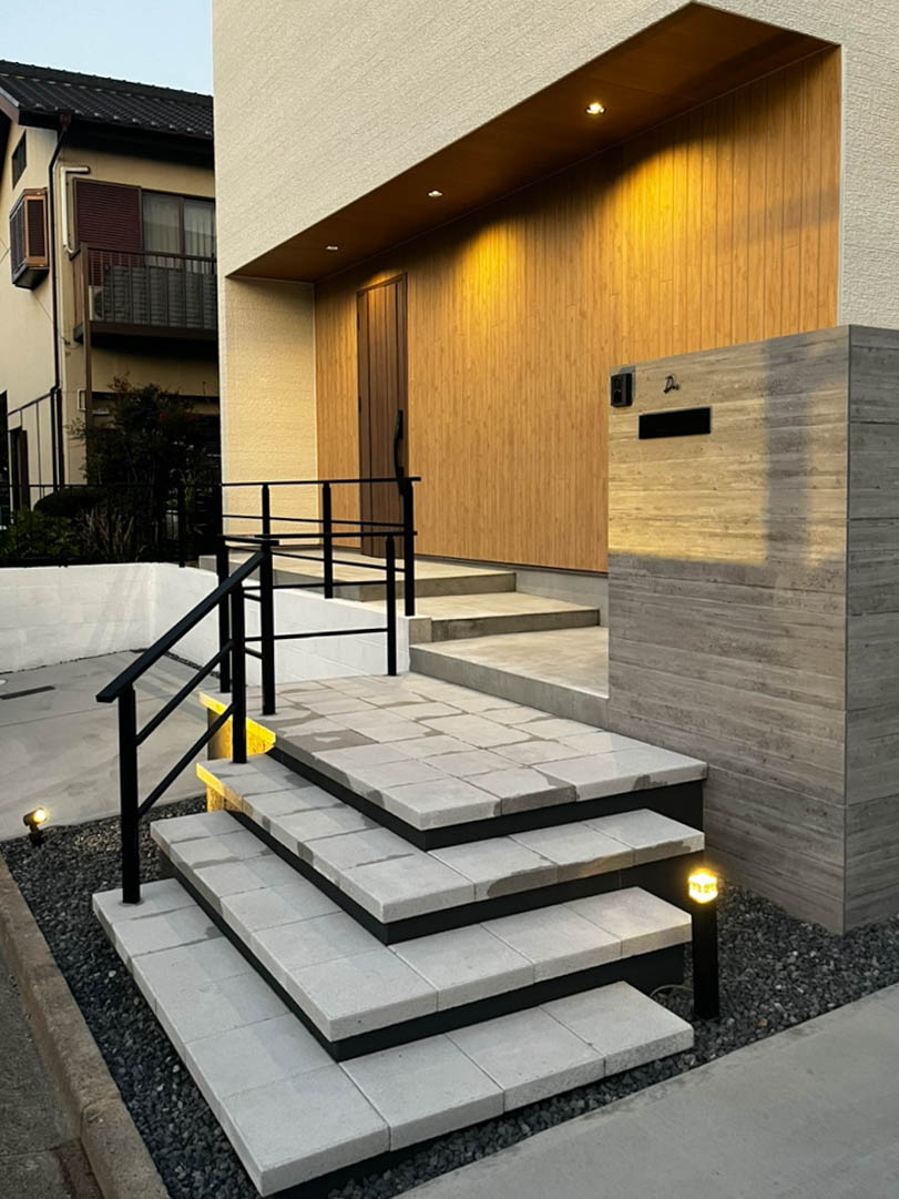 大府市のアプローチ・階段・玄関ステップ・門壁・手すり・駐車場の施工事例